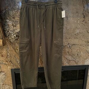 GAP Women's  Olive Cargo pull on Pants